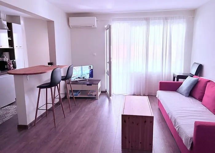 With Balcony - 10 Min To & Center Apartment Burgas